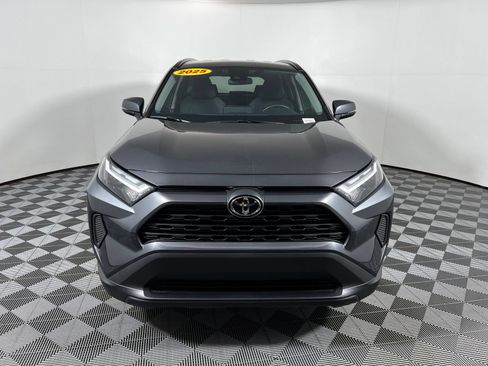 Used 2025 Toyota RAV4 XLE AWD/4WD image 2