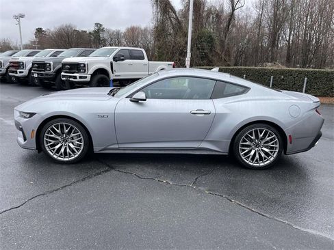 Used 2025 Ford Mustang GT Premium image 28