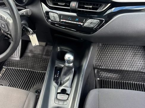 Used 2020 Toyota C-HR LE FWD image 11