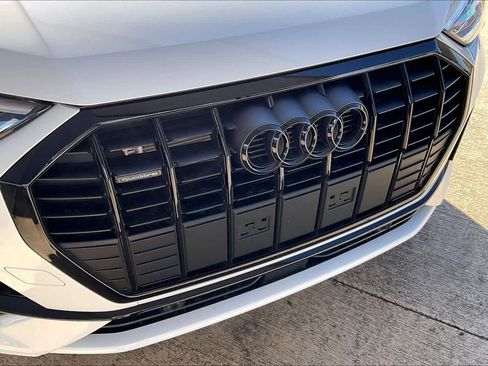 Certified 2025 Audi Q3 2.0T Premium w/ Convenience Package image 28