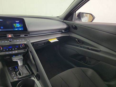 New 2025 Hyundai Elantra SEL image 7