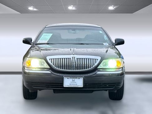 Used 2007 Lincoln Town Car Executive L image 5