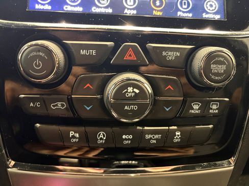Used 2021 Jeep Grand Cherokee Limited w/ Luxury Group II AWD/4WD image 19