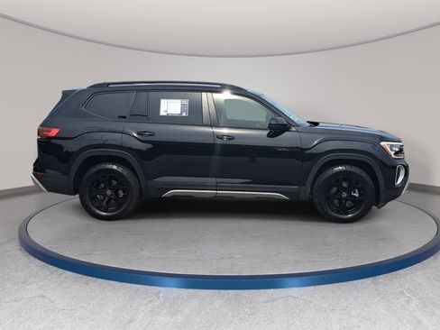 Used 2024 Volkswagen Atlas Peak Edition SEL AWD/4WD image 4