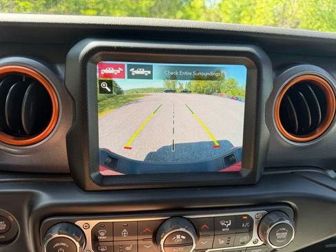Used 2022 Jeep Gladiator Mojave w/ Dual Top Group AWD/4WD image 18