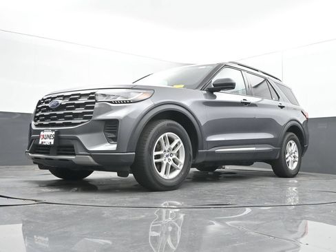 Used 2025 Ford Explorer Active AWD/4WD image 44