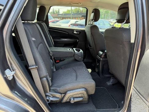 Used 2018 Dodge Journey SE w/ Connectivity Group FWD image 11