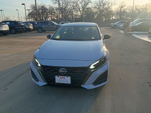 Used 2025 Nissan Altima 2.5 SR w/ SR Premium Package image 5