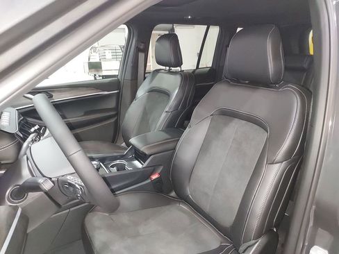 New 2026 Jeep Grand Cherokee Laredo image 17