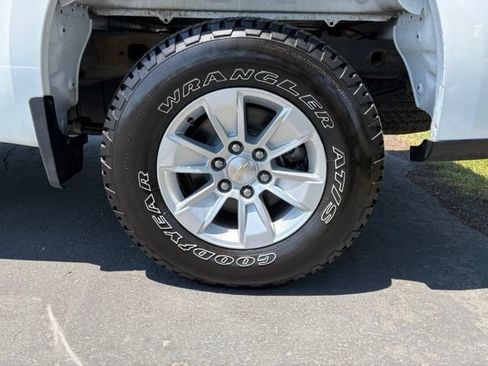 Used 2021 Chevrolet Silverado 1500 LT w/ Work Truck Package AWD/4WD image 9