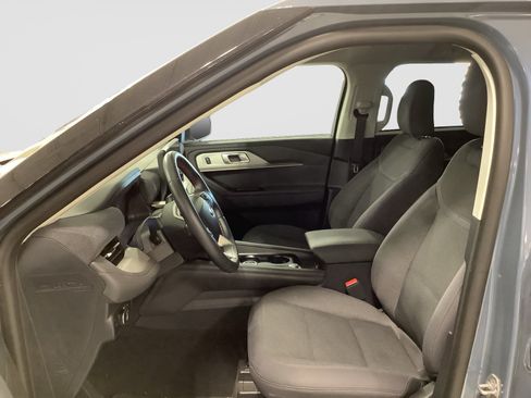 Used 2025 Ford Explorer Active RWD image 10