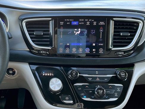 Used 2017 Chrysler Pacifica Touring Plus image 6