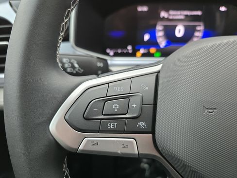 New 2026 Volkswagen Taos SE FWD image 16