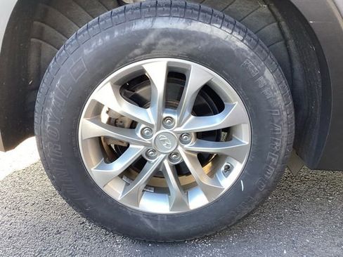 Used 2019 Hyundai Santa Fe SE FWD image 7