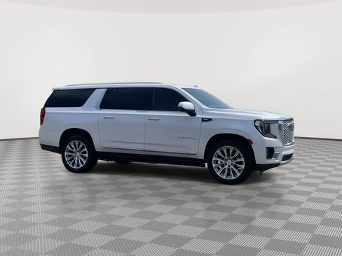 Used 2022 GMC Yukon XL Denali AWD/4WD image 2
