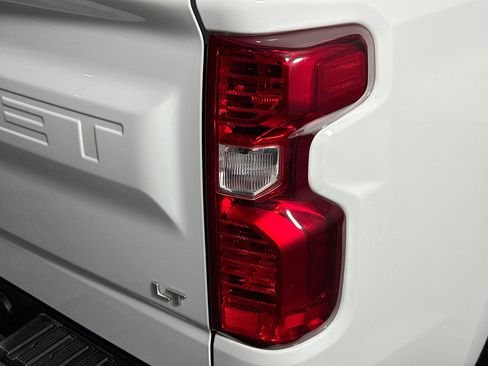 Used 2023 Chevrolet Silverado 1500 LT AWD/4WD image 31