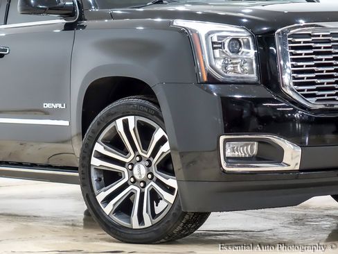 Used 2019 GMC Yukon XL Denali w/ Denali Ultimate Package image 3