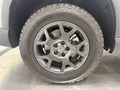 Used 2025 Honda Pilot TrailSport image 44