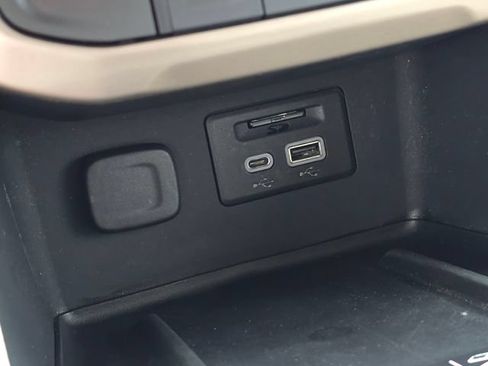 Used 2023 GMC Acadia Denali w/ Denali Ultimate Package FWD image 39
