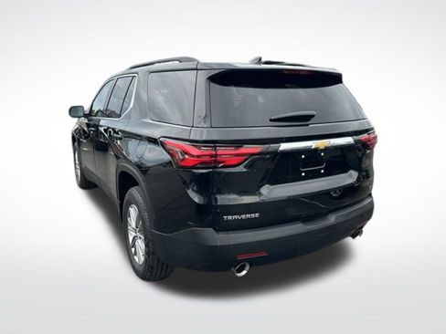 Used 2023 Chevrolet Traverse LT FWD image 3