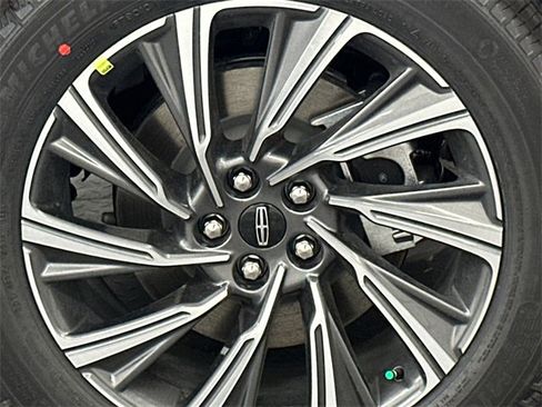 New 2026 Lincoln Aviator AWD image 5