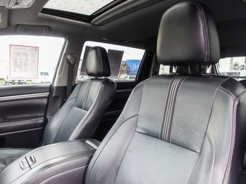 Certified 2018 Toyota Highlander SE image 27