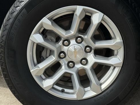 Used 2023 Chevrolet Silverado 1500 LT AWD/4WD image 14