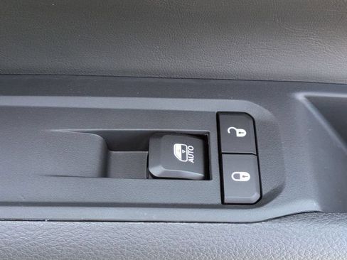 New 2026 Jeep Compass Latitude AWD/4WD image 32