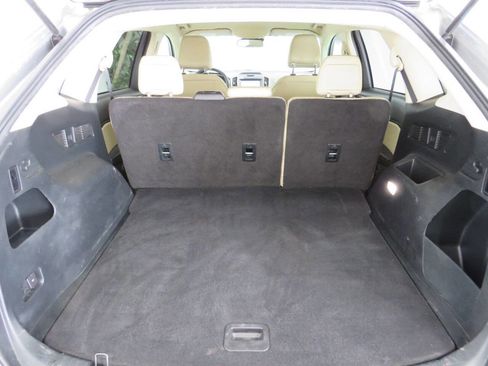 Used 2020 Ford Edge SE image 12