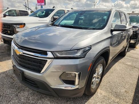 Used 2023 Chevrolet Traverse LS w/ Safety Package FWD image 3