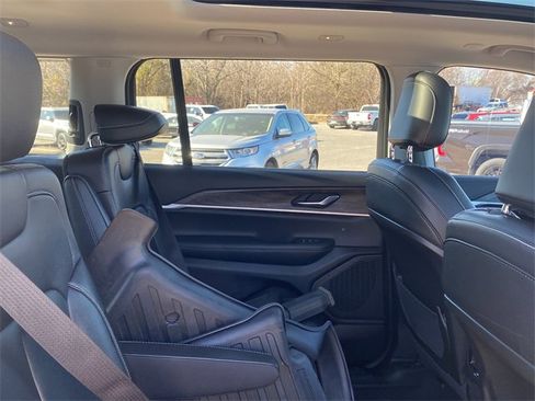 Used 2023 Jeep Grand Cherokee L Limited image 13