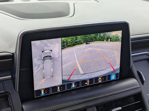 Used 2021 Chevrolet Suburban Premier w/ Premium Package 2 RWD image 30
