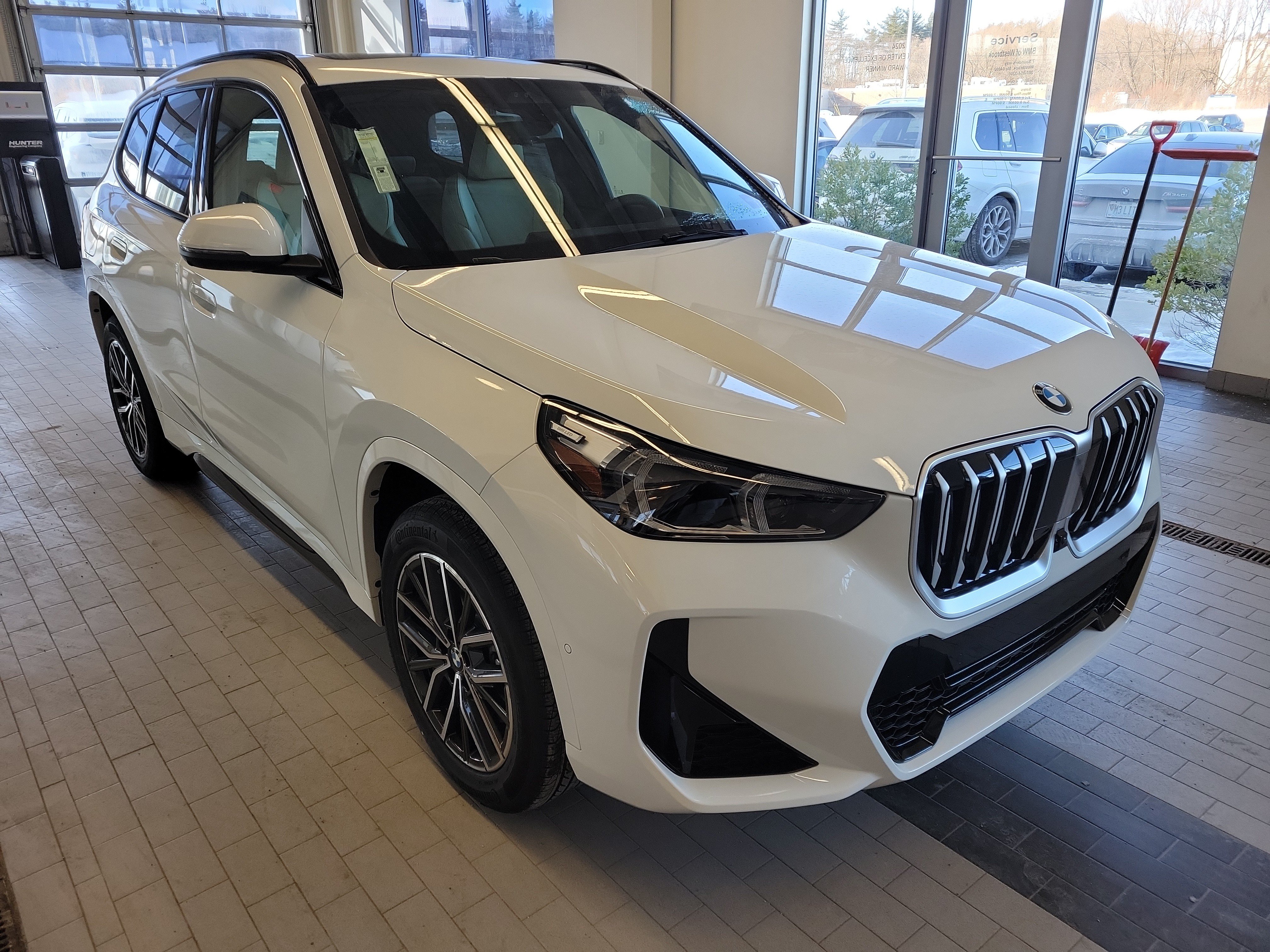 Used 2026 BMW X1 xDrive28i w/ Technology Package AWD/4WD image 3