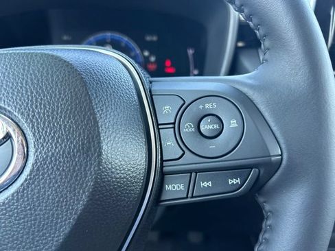Used 2025 Toyota Corolla Cross XLE w/ Convenience Package FWD image 22