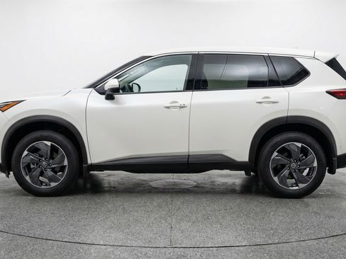 Used 2025 Nissan Rogue SV image 5
