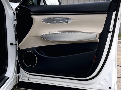 Used 2022 Genesis GV70 2.5T w/ Select Package image 22