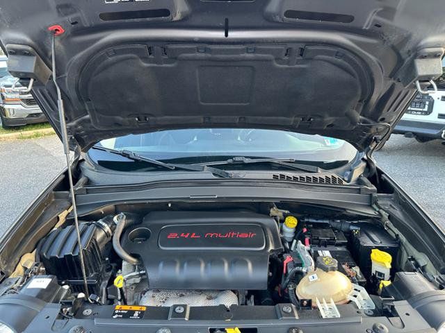 Used 2016 Jeep Renegade 75th Anniversary AWD/4WD image 23