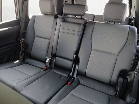 Used 2025 Lexus GX 550 w/ Accessory Package (2T) AWD/4WD image 9