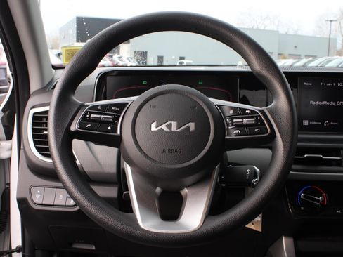 Certified 2024 Kia Seltos LX image 10