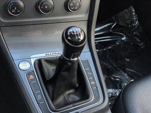 Used 2017 Volkswagen Golf S image 12