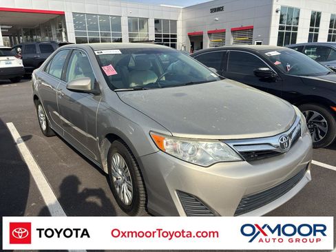 Used 2014 Toyota Camry LE image 1