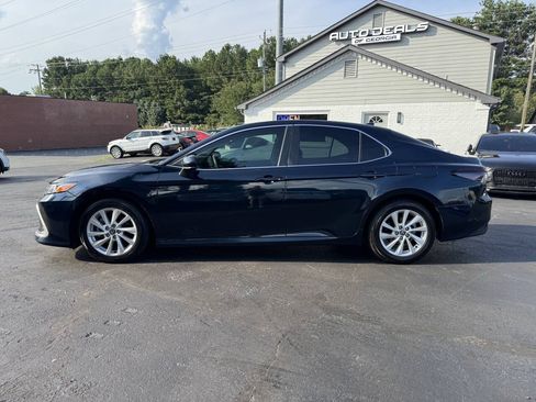Used 2021 Toyota Camry LE FWD image 3