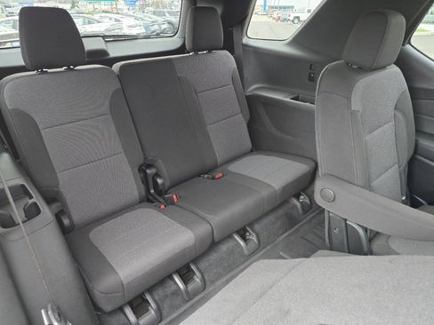 Used 2023 Chevrolet Traverse LT image 17
