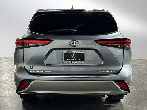 Used 2021 Toyota Highlander Platinum image 4