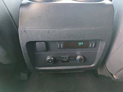 Used 2015 Ford Expedition XLT image 17