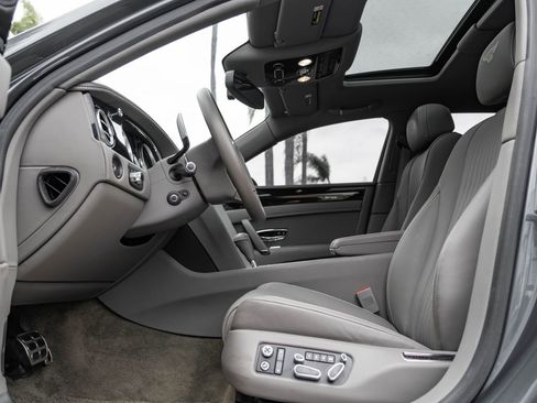 Used 2018 Bentley Flying Spur V8 image 24