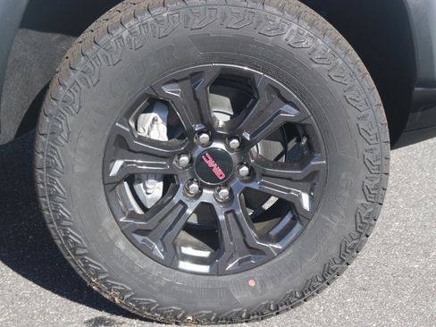 New 2025 GMC Canyon Elevation w/ Convenience Package image 10