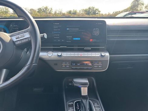 Used 2025 Hyundai Kona SEL AWD/4WD image 15