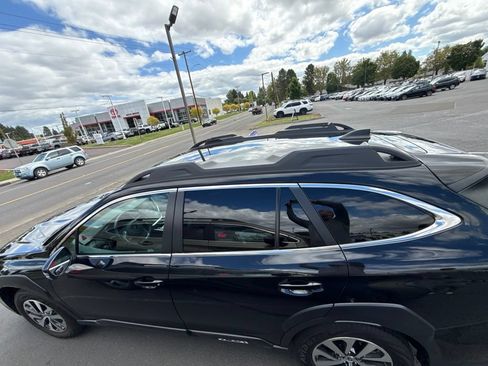 Used 2025 Subaru Outback Premium AWD/4WD image 6
