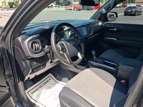 Used 2023 Toyota Tacoma TRD Off-Road w/ Technology Package AWD/4WD image 9